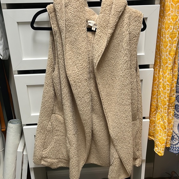 Soft Sherpa Oversized Hooded Vest - Picture 1 of 3